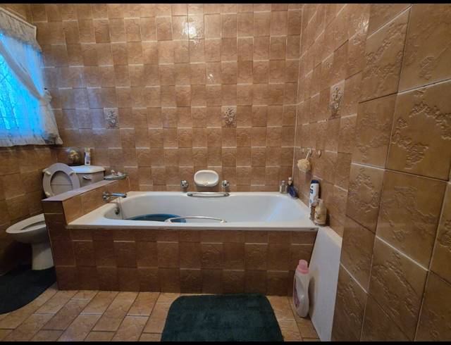 3 BEDROOM TOWNHOUSE FOR SALE IN VANDERBIJLPARK CE 3